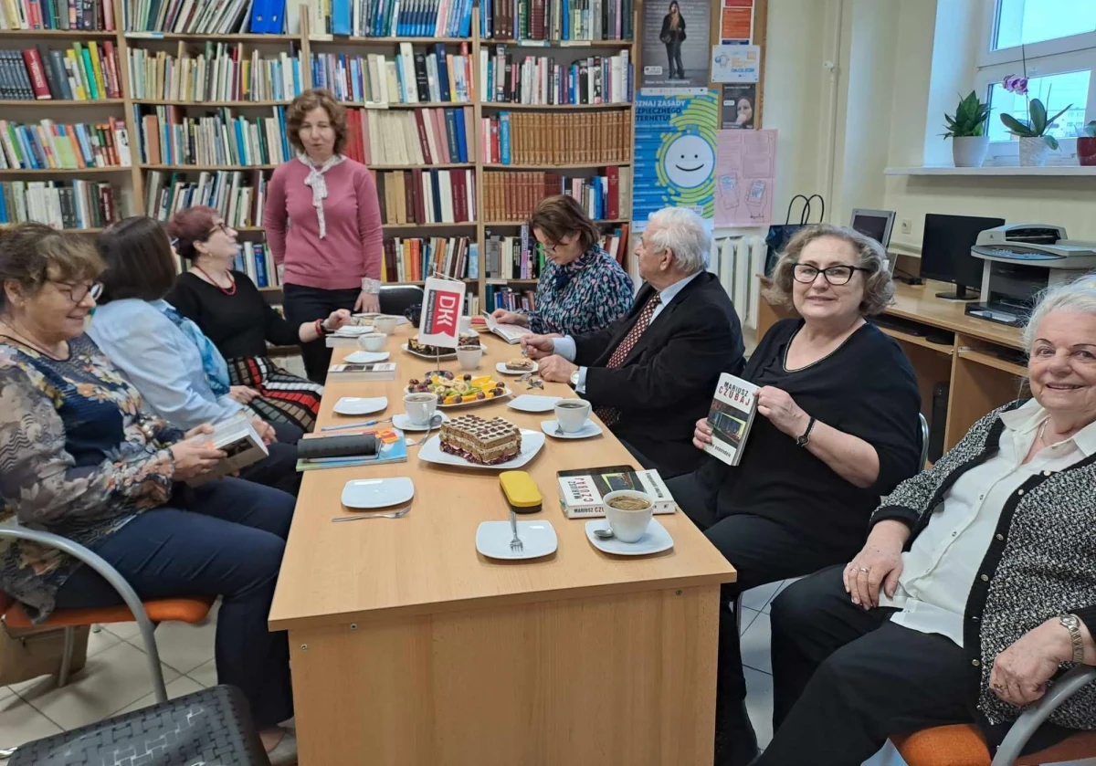 Uczestnicy Dyskusyjnego Klubu Książki w lutym