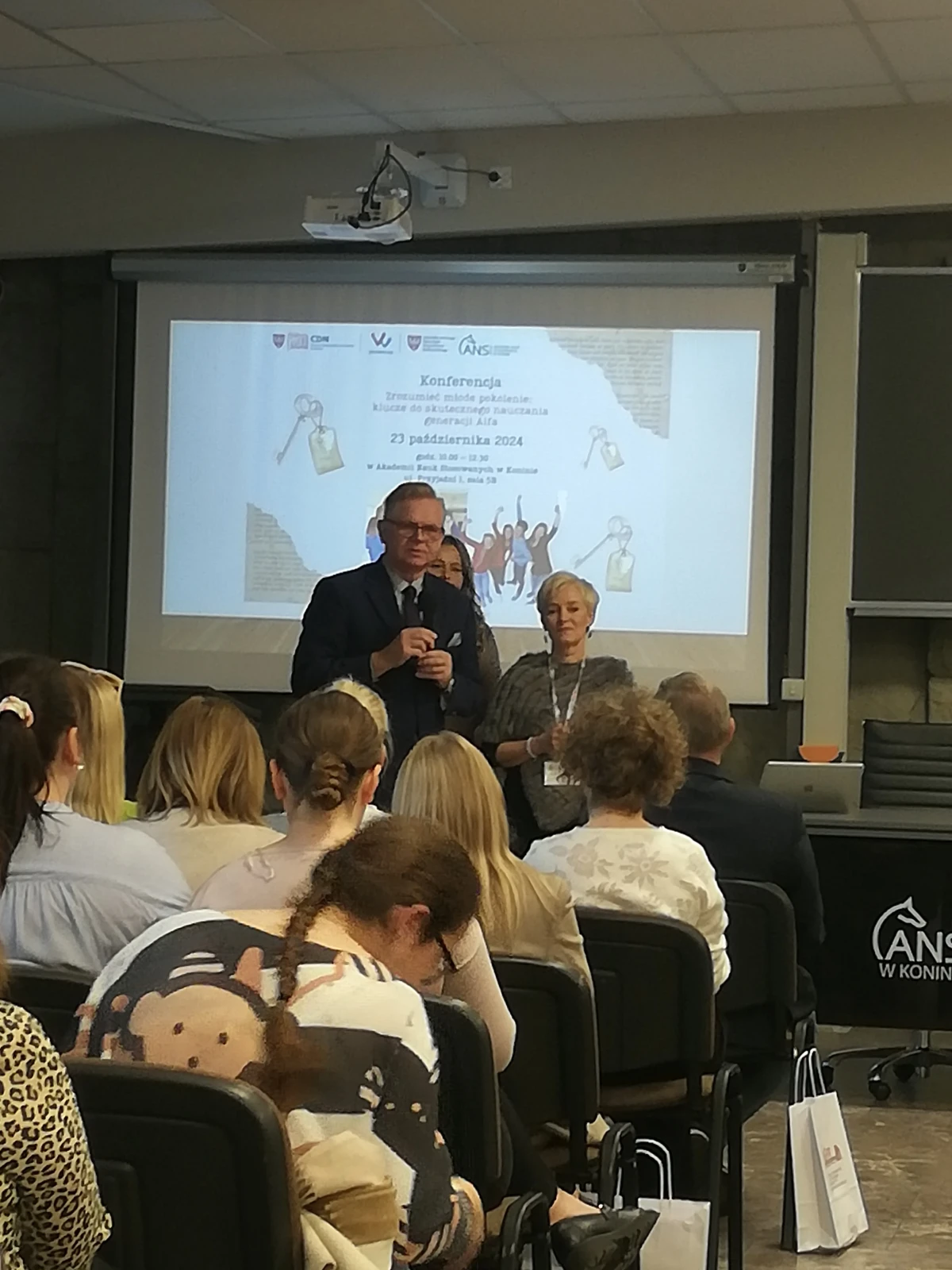 Relacja z konferencji „Zrozumieć młode pokolenie: klucze do skutecznego nauczania generacji Alfa